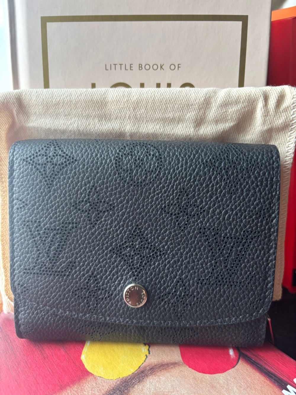Like New Louis Vuitton Black Mahina Compact Wallet RFID